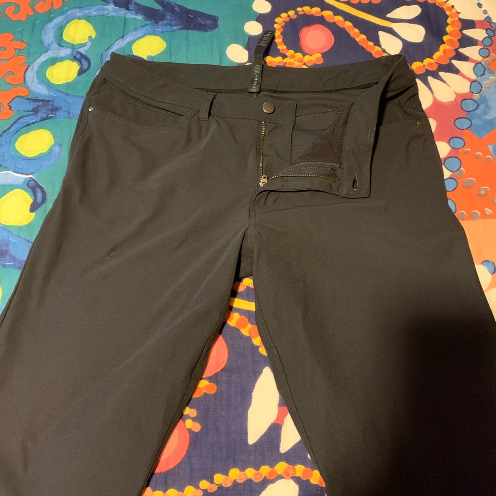 Lululemon ABC Classic Warpstreme Pant in dark grey.